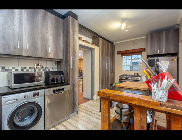 5 BEDROOM HOUSE FOR SALE IN OAKDALE